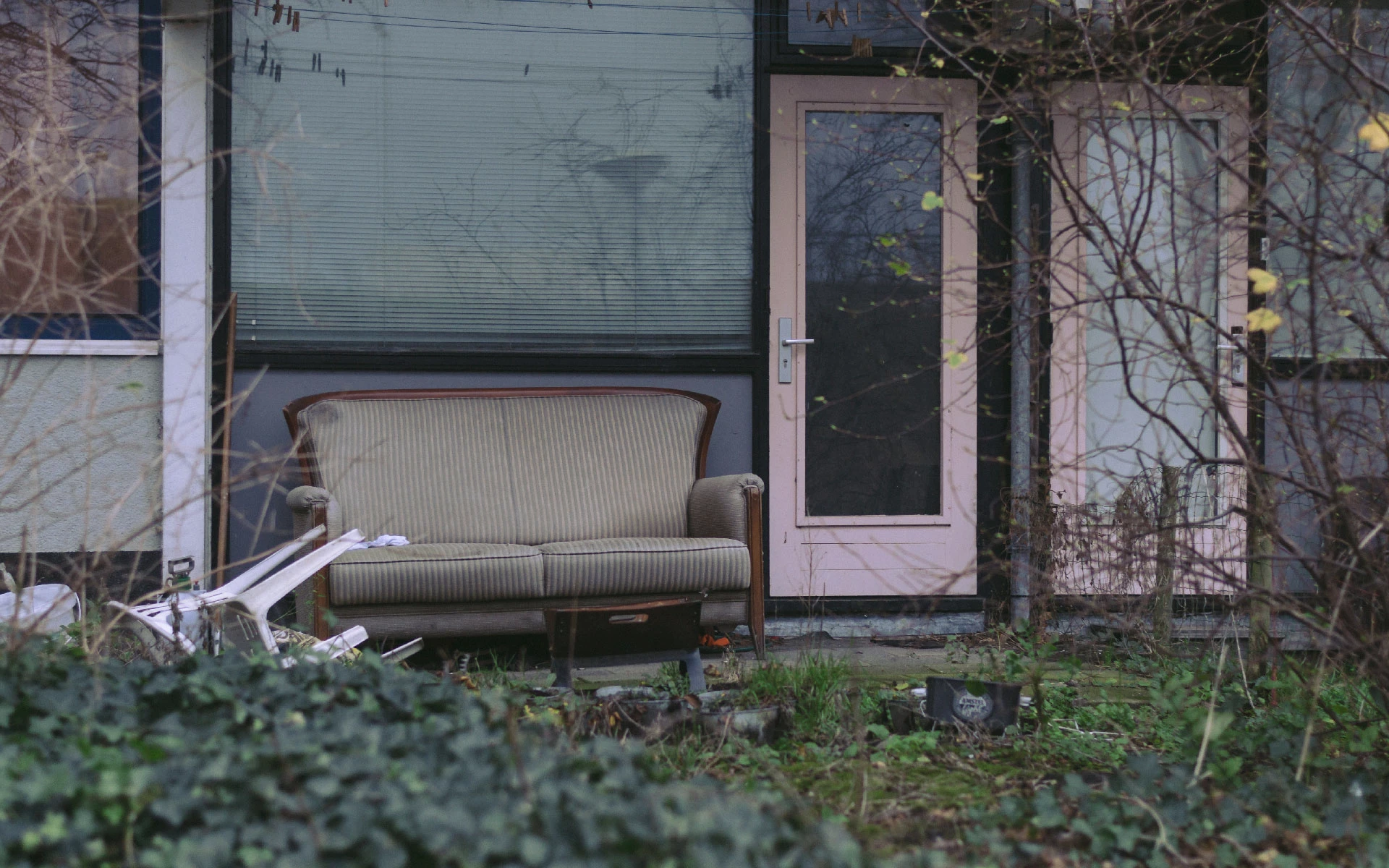 Photo of a sofa outside in Amsterdam Noord.